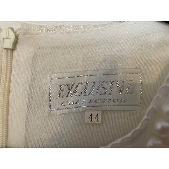 Exclusive Collection Elegant Pearl Collar Junior’s Size 44 Pearl and Lace Dress - Picture 4 of 9